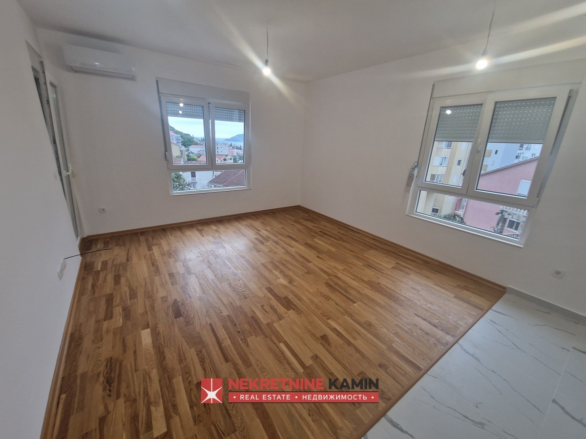 Jednosoban stan u novogradnji sa pogledom na more, Budva